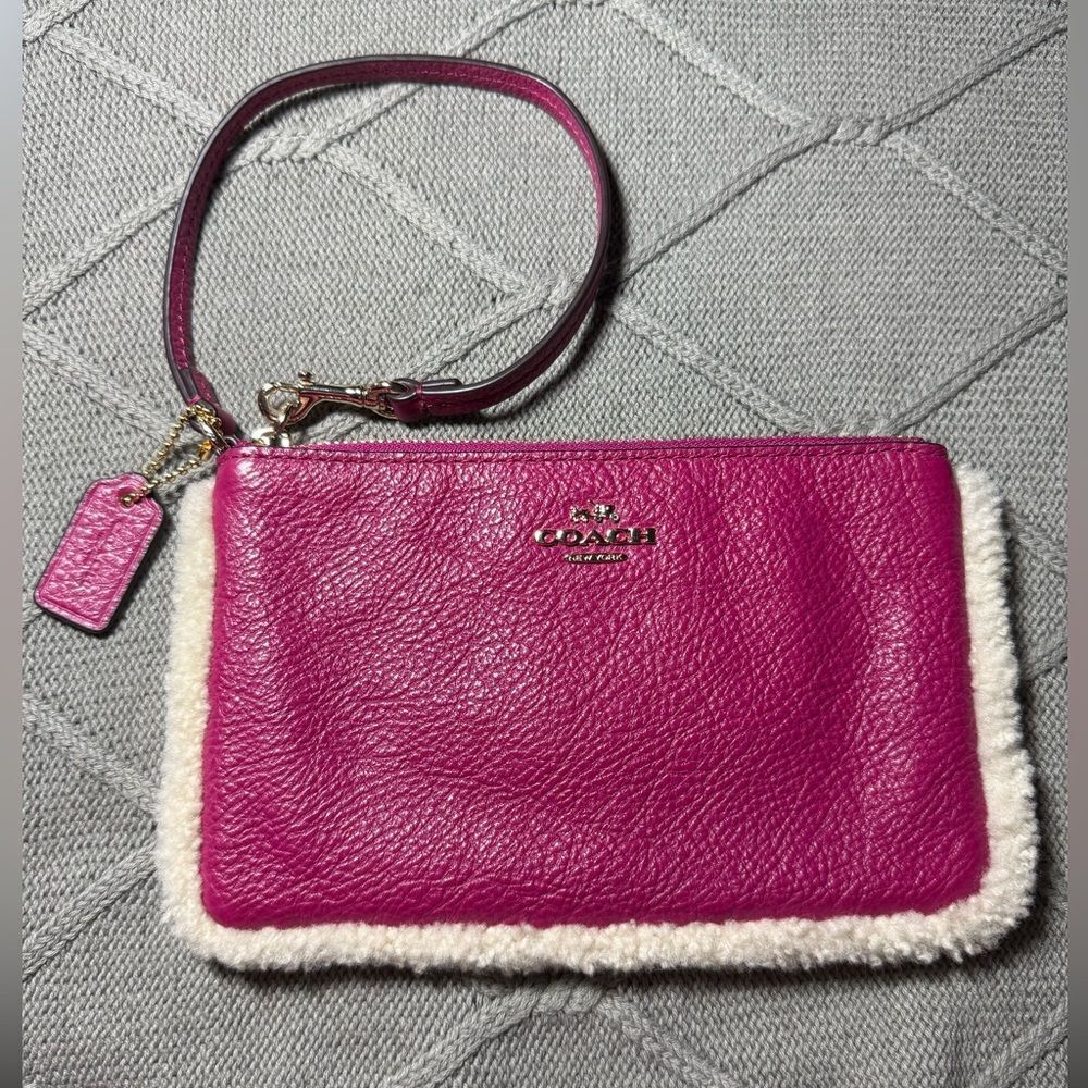 VTG COACH Pebbled Leather Shearling Sherpa Wristlet Raspberry Pink Fuschia - Picture 2 of 8